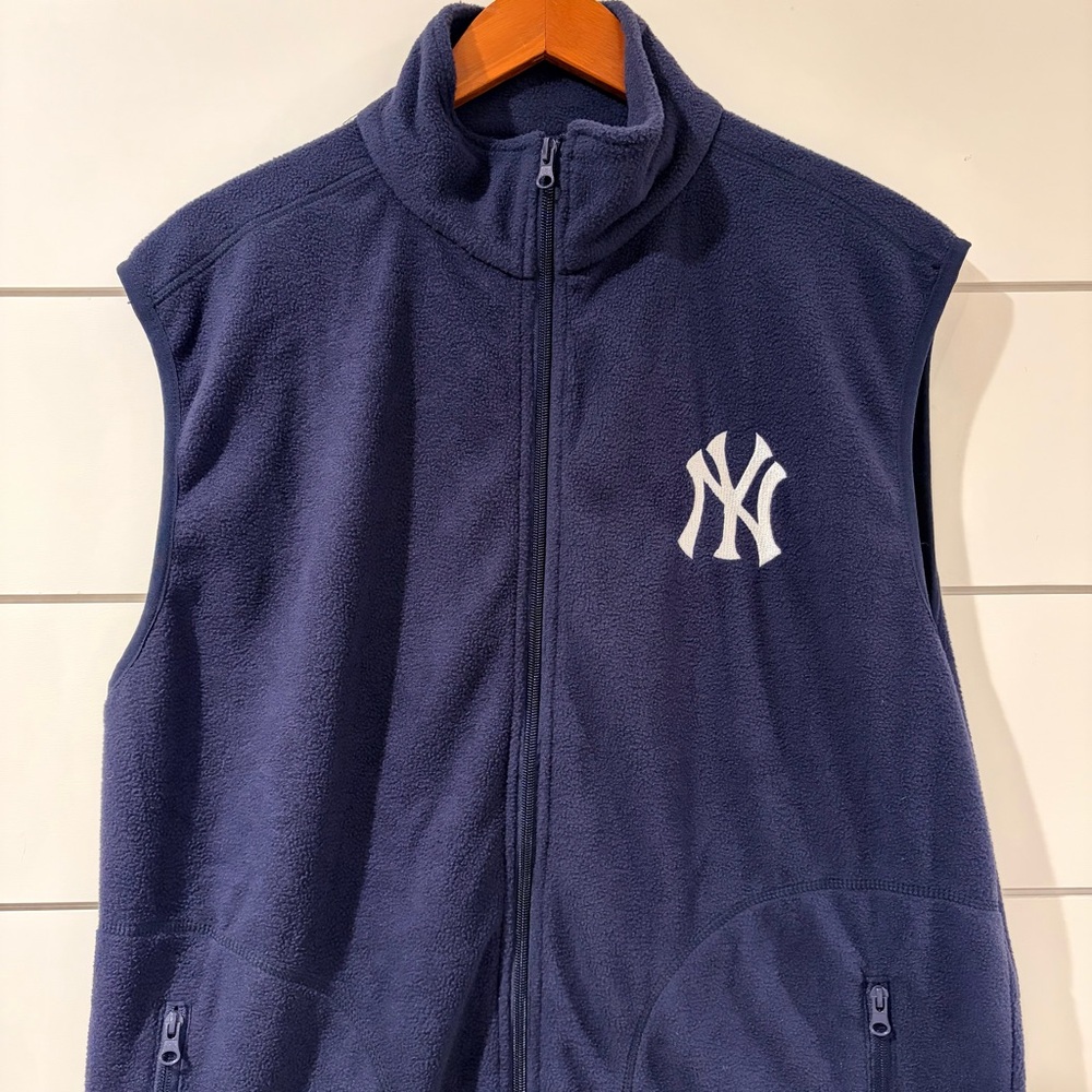 NY Yankees Navy Fleece Vest XL Full Zip Minimalist Streetwear Sportswear - Picture 2 of 11